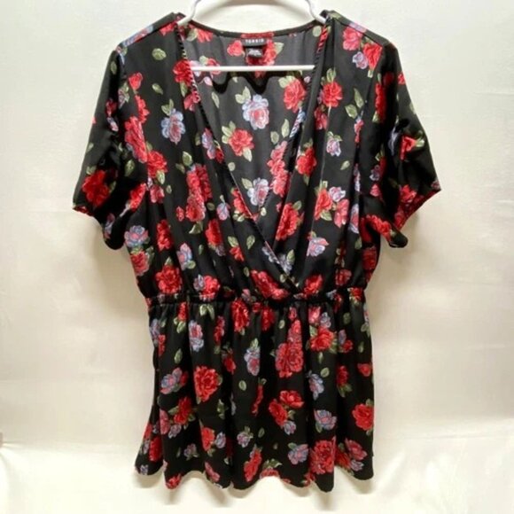 Torrid Peplum Blouse Women's 2/2X Black Red Floral Wrap Look Short Sleeve EUC - Picture 1 of 11